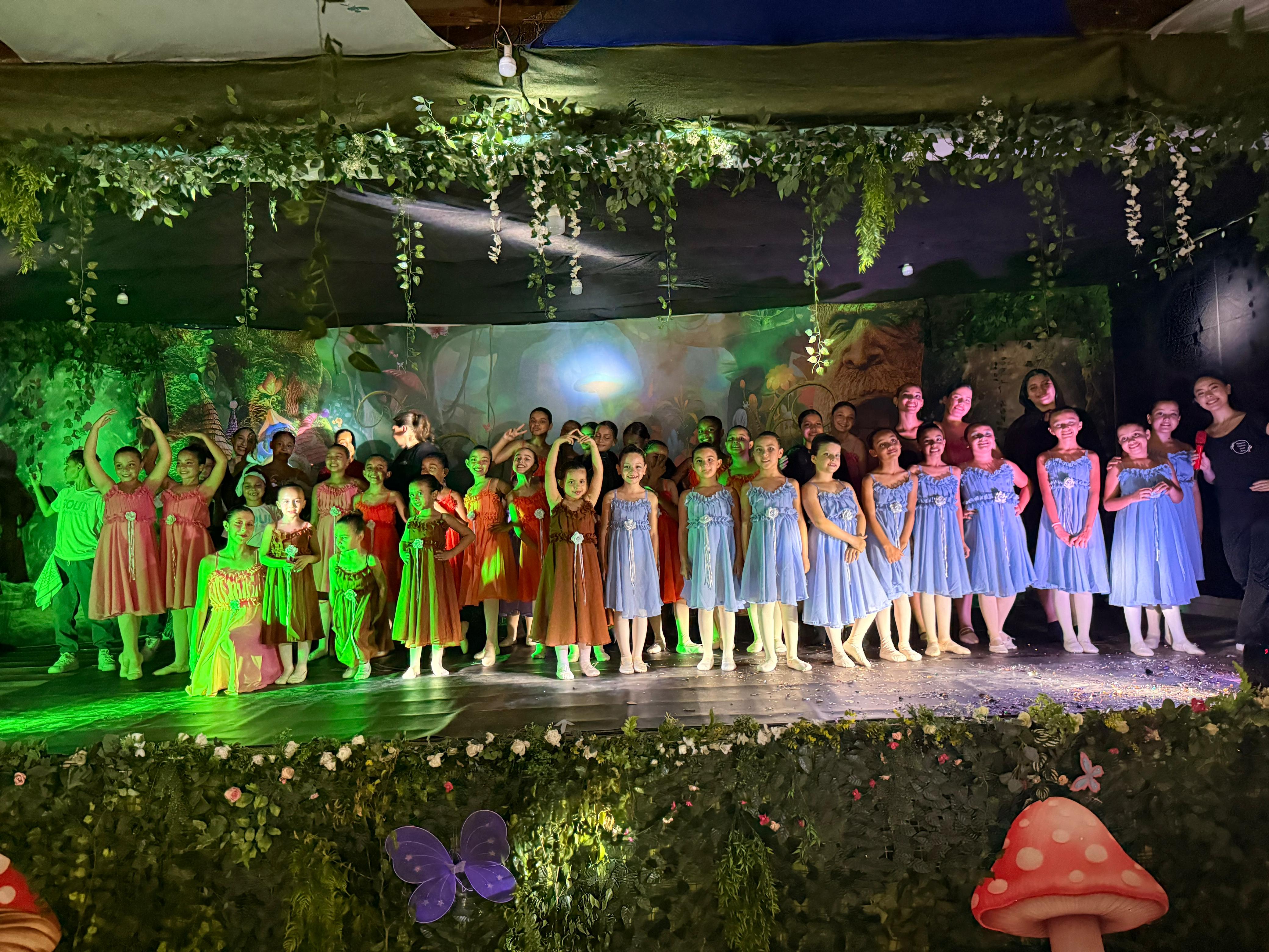 UMA NOITE DE EMOÇÃO E SUPERAÇÃO: O ESPETÁCULO DE ENCERRAMENTO DO BALÉ (29/11)